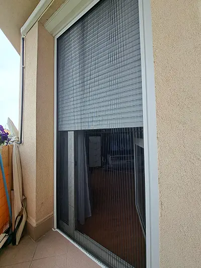 Redőnyök családi ház homlokzatán